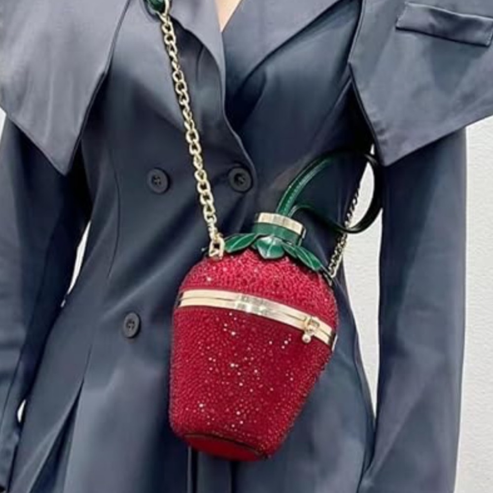 🆕 Rhinestone Studded Strawberry Shaped Handbag - Picture 5 of 10